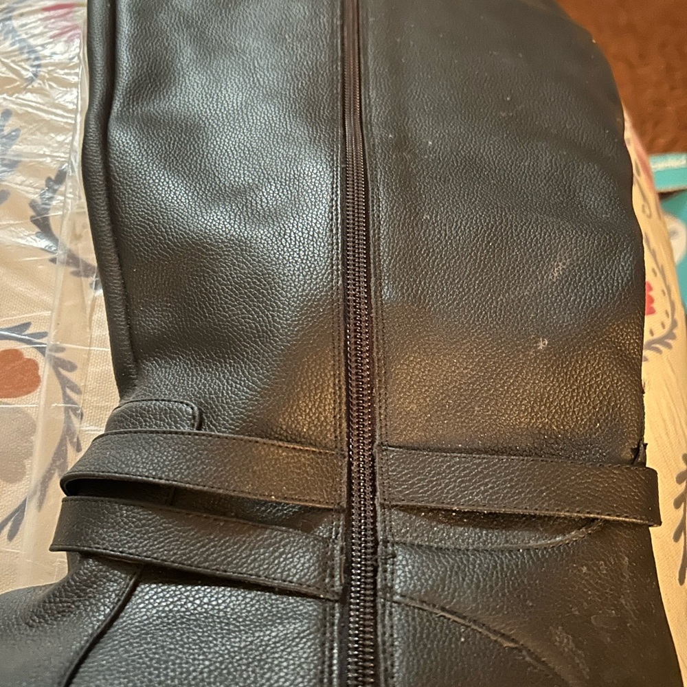 Comfortview Janis black boots, like new, sz 12W, side zipper, non skid - Picture 9 of 11
